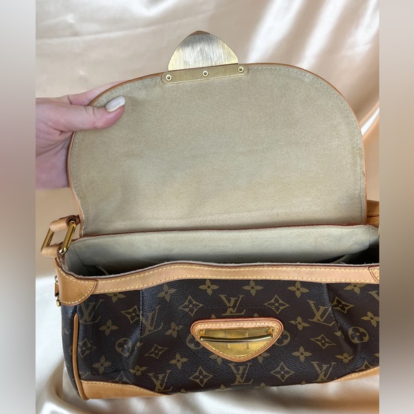 Louis Vuitton Beverly MM Shoulder Bag - Picture 13 of 15